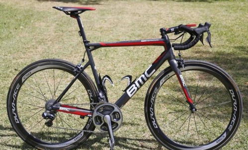 寶馬撞壞自行車,只賠800私了,自行車主 比誰的車價(jià)格貴